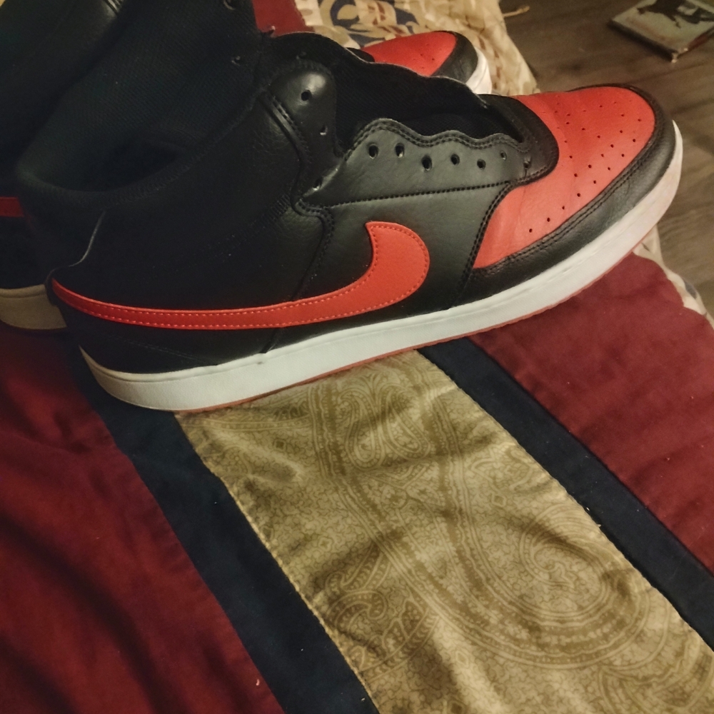 Nike Black and Red Men's Sneakers